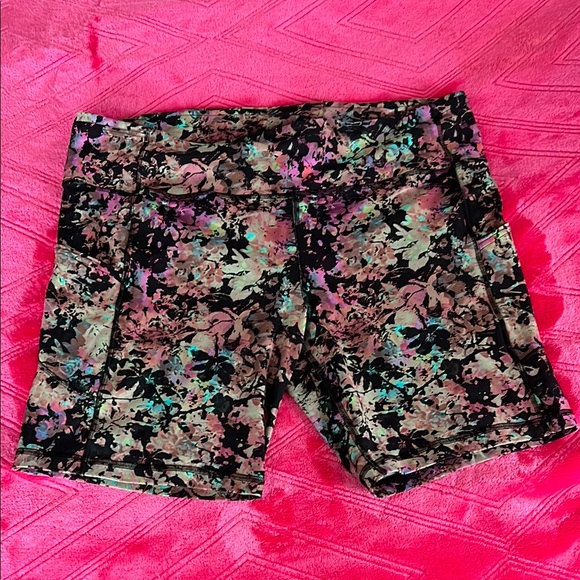 lululemon athletica Black Athletic Shorts - Picture 1 of 1